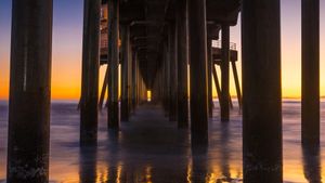 Atardecer desde el Muelle de Huntington Beach, California, EE. UU. (© Stan Moniz Photography/Tandem Stills + Motion)(Bing España)