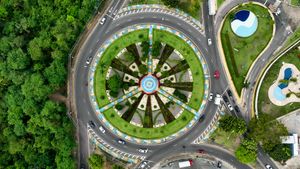 Letters Square Roundabout, Manaus, Brazil (© Cristian Lourenço/Getty Images)(Bing Australia)