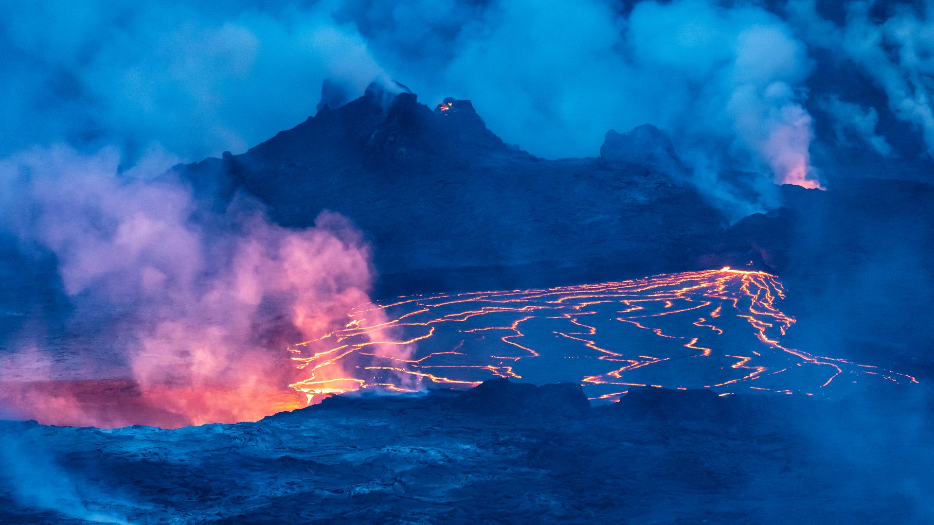 Halema'uma'u Crater's lava lake, Kīlauea Caldera, Hawai'i Volcanoes National Park, Hawaii