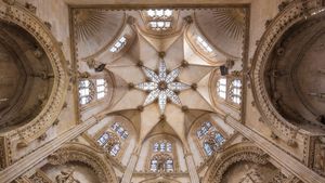 Interior de la famosa Catedral Gótica, Burgos, España (© David Herraez Calzada)(Bing España)