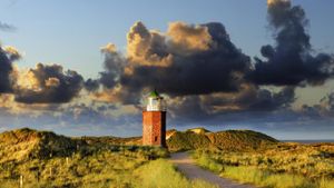 Leuchtturm Rotes Kliff in Kampen, Insel Sylt, Nordfriesland, Schleswig-Holstein, Deutschland (© Luca Da Ros/SIME/4Corners)(Bing Deutschland)