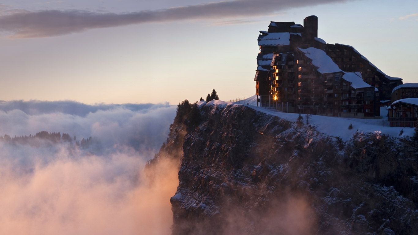 Station de ski d’Avoriaz au coucher du soleil, Haute-Savoie, Rhône-Alpes