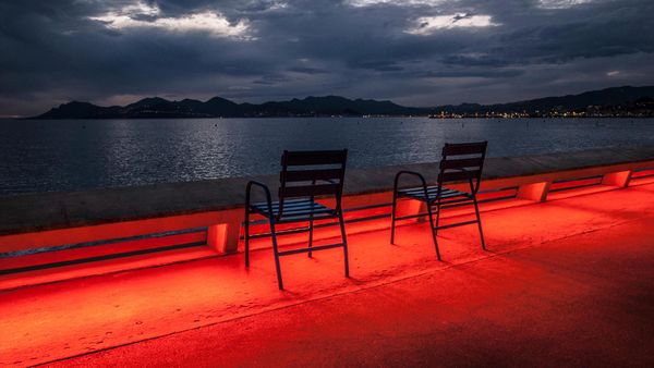 Deux chaises sur la croisette, Cannes