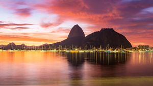 格洛里亚附近的码头和糖面包山，巴西里约热内卢 (© f11photo/Getty Images)(Bing China)