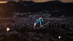 Der finnische Skispringer Antti Aalto während seines Sprungs bei der Vierschanzentournee in Oberstdorf am 29. Dezember 2020, Bayern (© Adam Pretty/Getty Images)(Bing Deutschland)