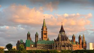 Ottawa Parliament Buildings Sunset View, Canada (© Serega/Getty Images)(Bing Canada)
