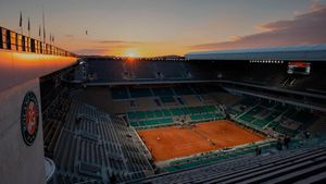Coucher de soleil sur le court Philippe Chatrier, Roland-Garros, Paris (© Juergen Hasenkopf/Alamy Stock Photo)(Bing France)