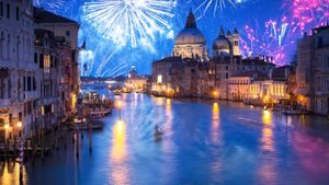 Fuochi artificiali di Venezia, Italia (© Patryk Kosmider/Getty Images)(Bing Italia)