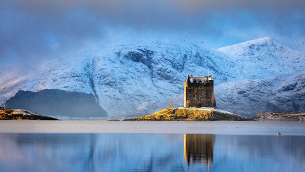 Castello di Stalker sul Loch Laich, Argyll, Scozia
