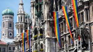 Neues Rathaus am Marienplatz, München (© Sven Hoppe/picture alliance/Getty Images)(Bing Deutschland)