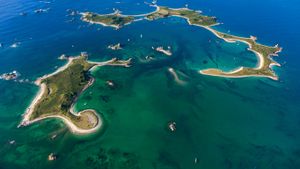 La Petite Île and Ile d'Er, Plougrescant, Cotes d’Armor, France (© Leroy Francis/Hemis/Corbis)(Bing New Zealand)