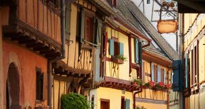 Maisons à colombages d’Eguisheim, labellisé « Plus beaux villages de France », Haut-Rhin, Alsace (© Denis Caviglia/Corbis) &copy; (Bing France)