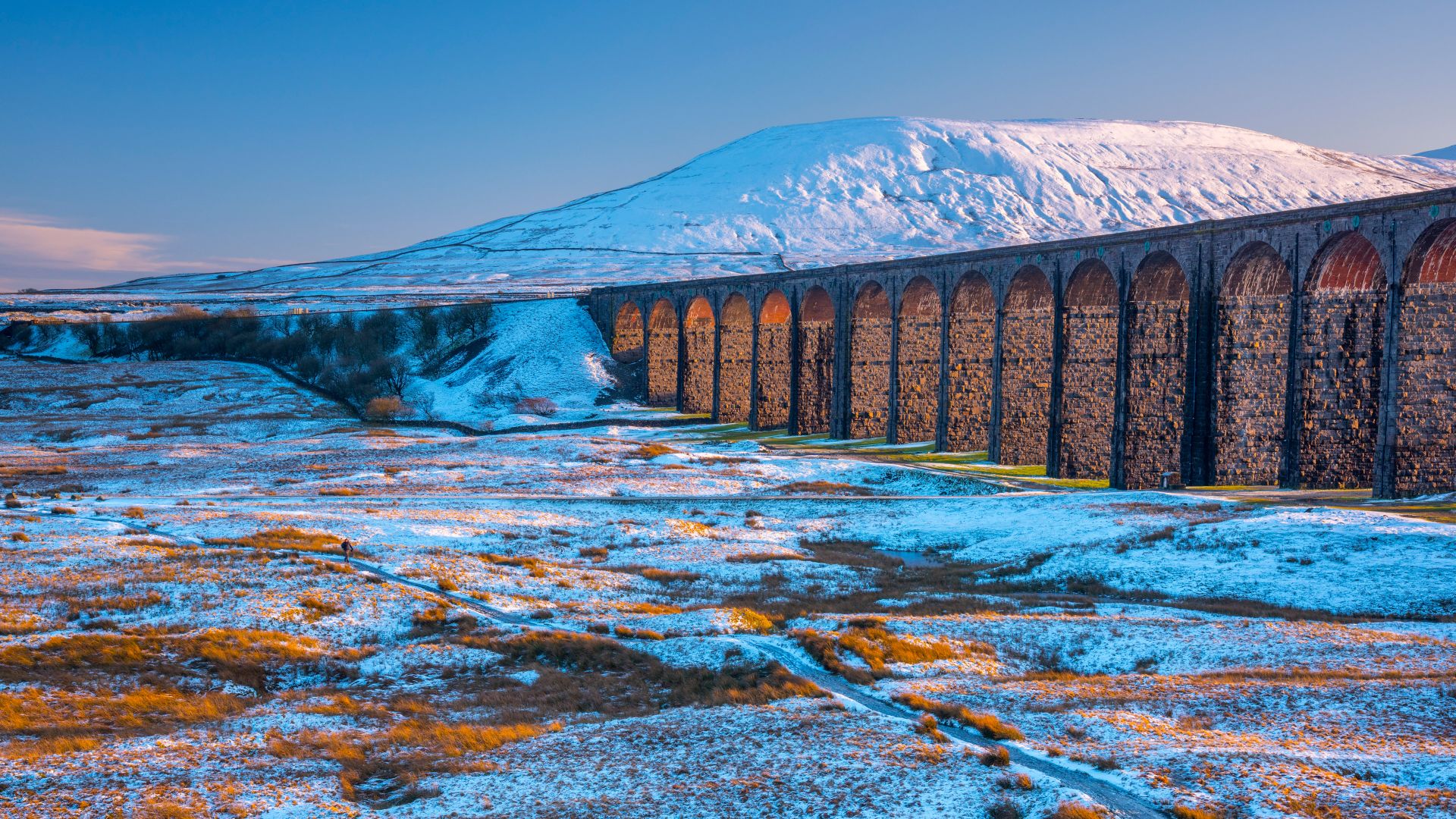 Viadotto Ribblehead e monte Ingleborough, North Yorkshire, Inghilterra