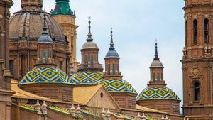 Catedral basílica de Nuestra Señora del Pilar, Zaragoza, España (© Botond Horvath/Shutterstock)(Bing España)