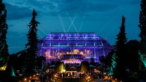 Botanische Nacht im Botanischen Garten, Berlin (© Felipe Trueba/EPA-EFE/Shutterstock)(Bing Deutschland)
