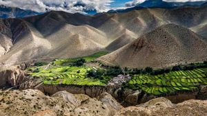 Ghyakar村，尼泊尔上木斯塘 (© Frank Bienewald/Alamy)(Bing China)