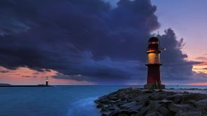 The lighthouses of Warnemünde, Rostock, Mecklenburg-Vorpommern, Germany (© Sandra Kreuzinger/Moment Open/Getty Images)(Bing Australia)