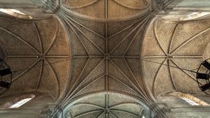 ノートルダム・ド・ボン＝ポルト教会, フランス (© Helmut Meyer zur Capellen/Alamy)(Bing Japan)