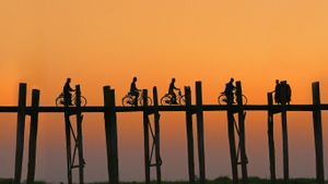 缅甸，阿玛拉普拉古城，乌本桥 (© Moment Select/Getty Images)(Bing China)