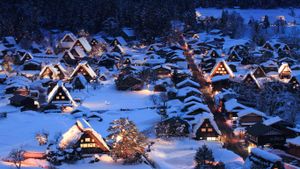 Historic villages of Shirakawa-go and Gokayama, Japan (© Hung Wei/Shutterstock)(Bing United States)