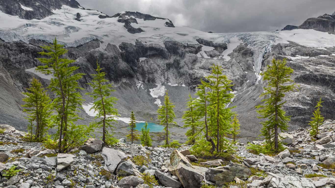Ouzel Lake in North Cascades National Park, Washington state, USA