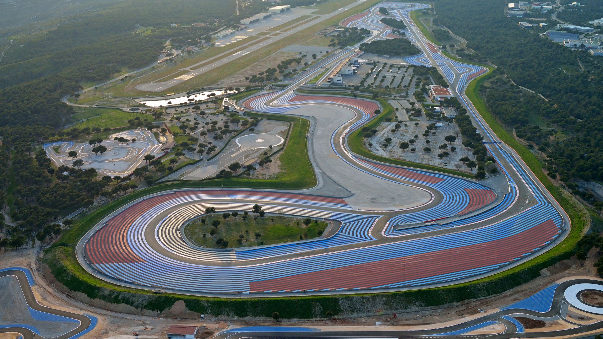 Vue aérienne du circuit Paul Ricard, Le Castellet