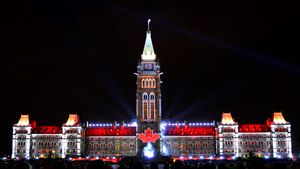 The Peace Tower on Parliament Hill, Ottawa (© Dennis Macdonald/Getty Images)(Bing Canada)