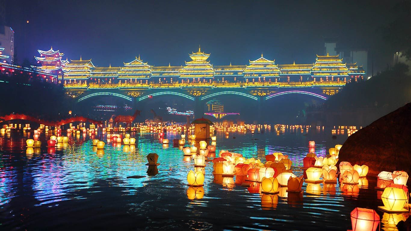 【今日中元节】桂林中元节万盏河灯漂放活动，中国广西