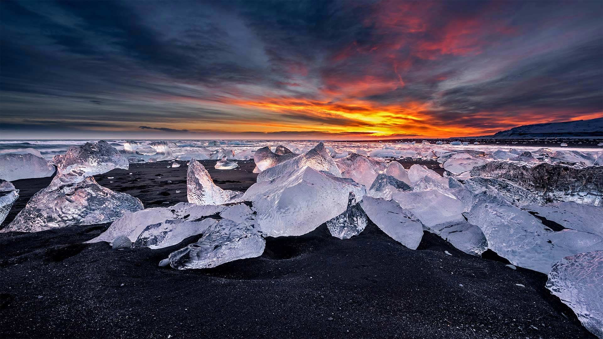Diamond Beach across from Jökulsárlón, a glacier lagoon in Iceland