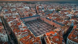 Plaza Mayor de Madrid, España (© Songquan Deng/Shutterstock)(Bing España)