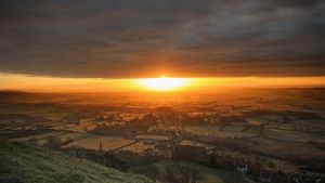 The sun rises over the Somerset Levels viewed from Glastonbury Tor in Glastonbury, England (© Matt Cardy/Getty)(Bing United Kingdom)