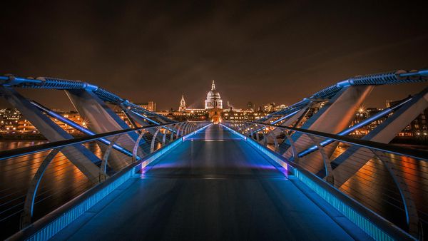 Millennium Bridge and St Paul\'s Cathedral, London