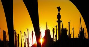 Monument to Christopher Columbus at Port Vell, Barcelona, Spain (© Rafael Campillo/Pixtal/Age Fotostock) &copy; (Bing New Zealand)