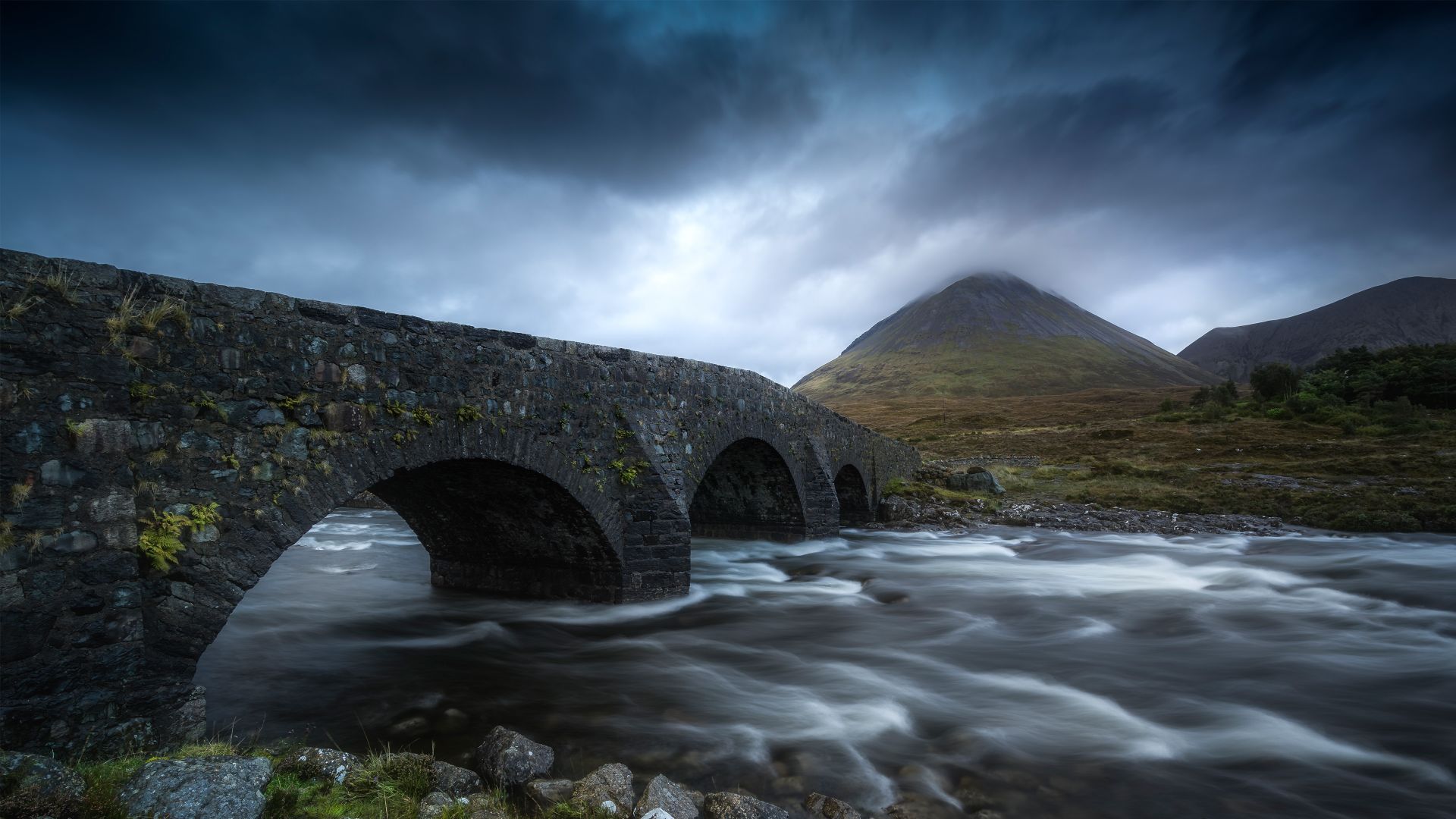 Il vecchio ponte di Sligachan, Isola di Skye, Scozia
