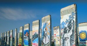 Stücke der Berliner Mauer © Jeff Hunter/The Image/Getty Images &copy; (Bing Germany)