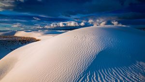 Gypsum sand dunes, White Sands National Park, New Mexico (© Grant Kaye/Cavan Images)(Bing New Zealand)