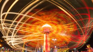 The Orbitor ride at the Canadian National Exhibition, Toronto (© James Hackland/Alamy Stock Photo)(Bing Canada)