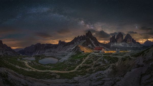 Voie lactée sur les Tre Cime di Lavaredo, Italie