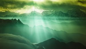 云海，太阳下山时爬上3600米的牛背山拍摄贡嘎山 (© 4X-image/E+/Getty Images)(Bing China)