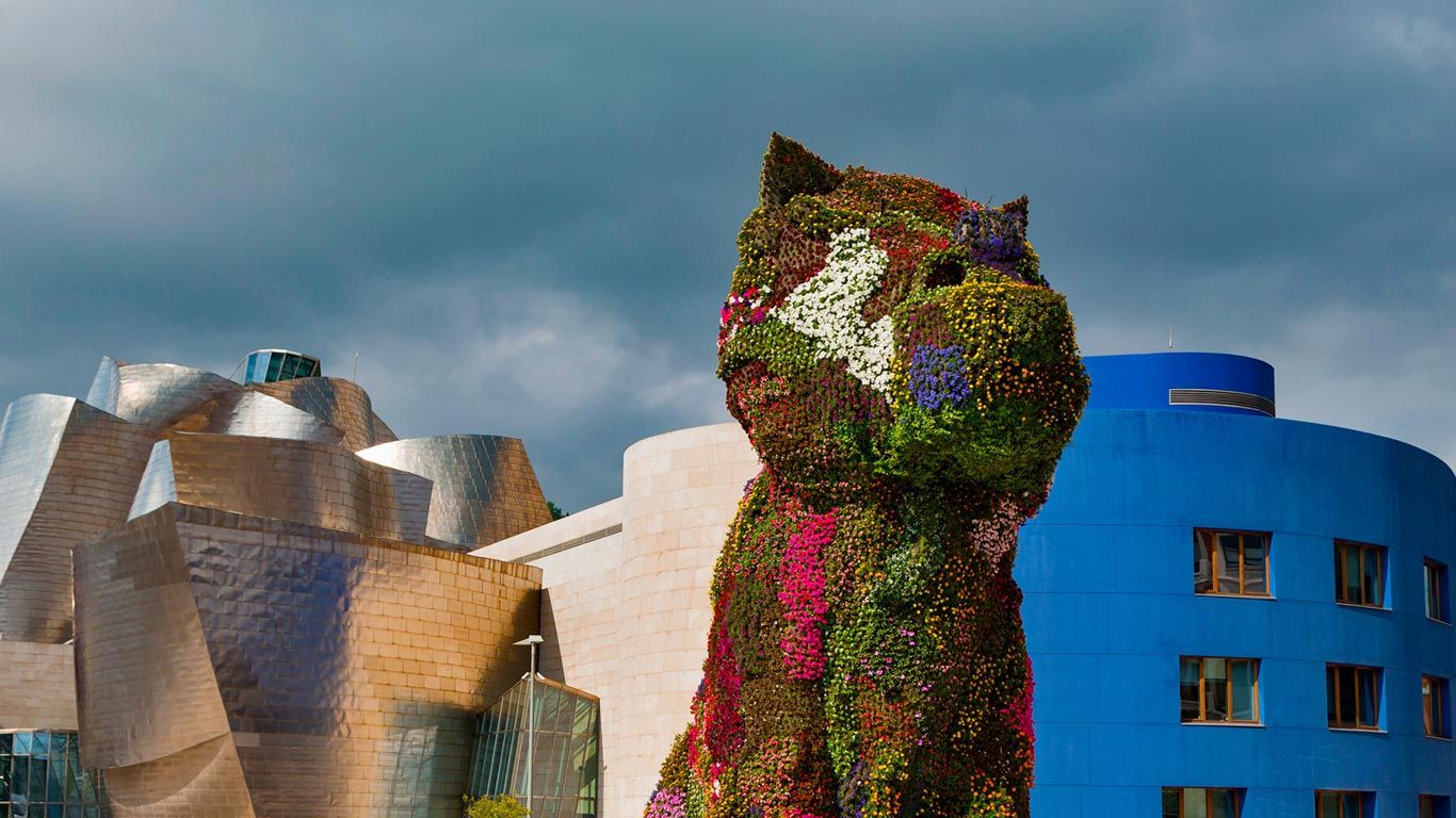 Jeff Koons' Puppy outside the Guggenheim Museum, Bilbao, Spain
