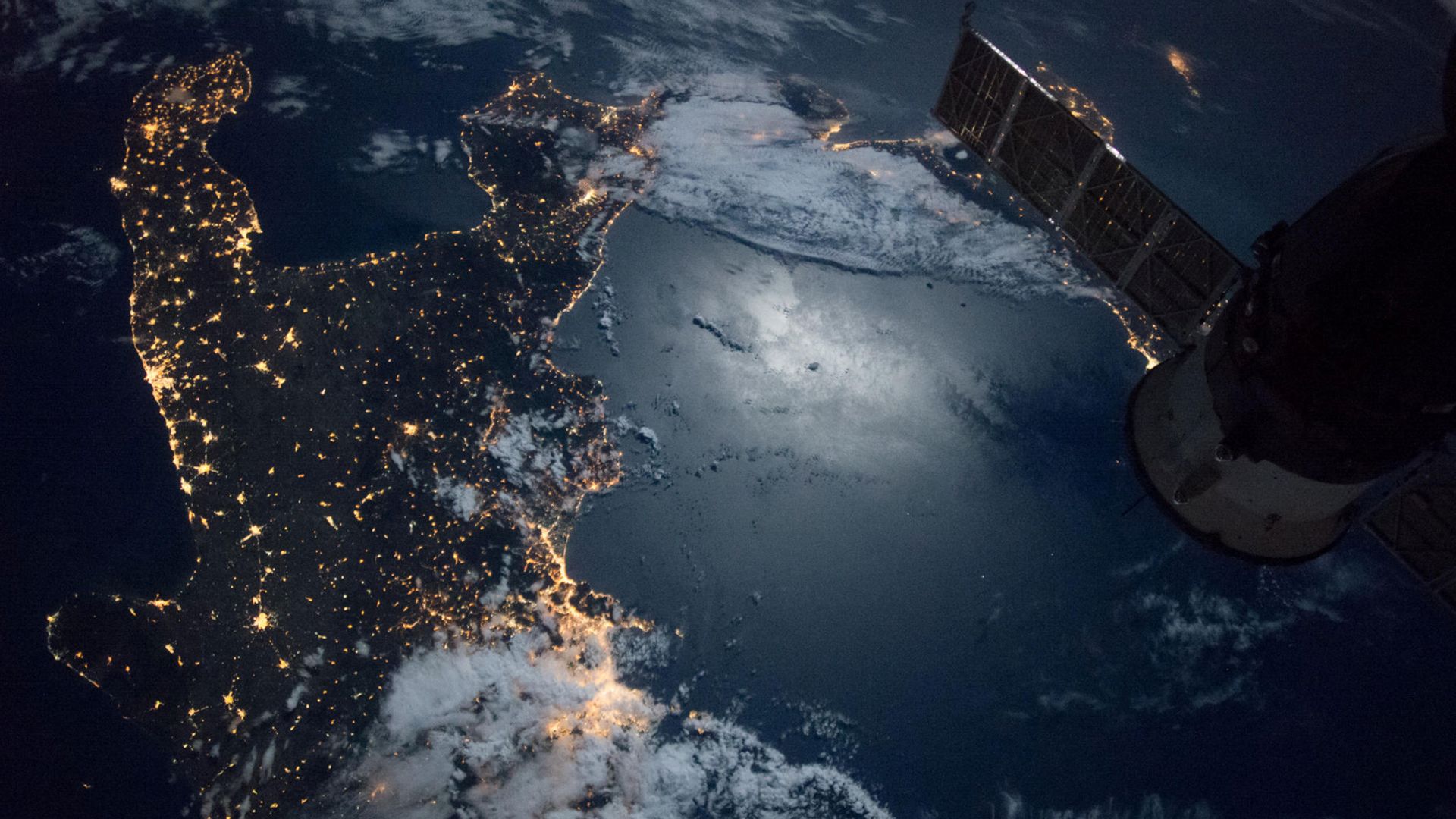 Volo della Stazione Spaziale sopra la punta meridionale dell'Italia