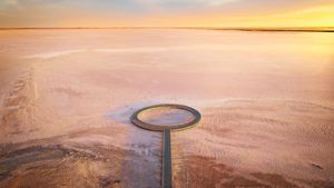 Lake Tyrrell, Victoria, Australia (© Monica Bertolazzi/Getty Images)(Bing Australia)