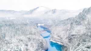 Daiichi Tadami River Bridge, Fukushima prefecture, Japan (© DoctorEgg/Getty Images)(Bing United States)