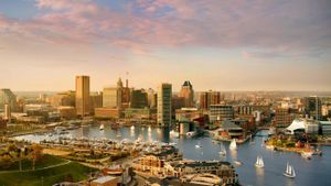 Port intérieur (Inner Harbor) et gratte-ciels de Baltimore, Maryland, États-Unis (© Greg Pease/Getty Images)(Bing France)