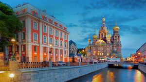 格里博耶多夫运河和滴血救世主教堂，俄罗斯圣彼得堡 (© Tomas Sereda/Getty Images)(Bing China)