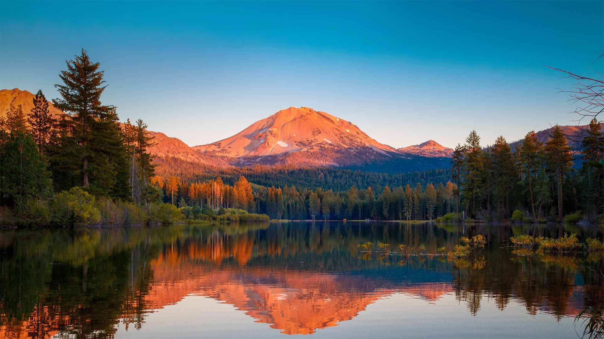 Lassen Peak in Lassen Volcanic National Park, California