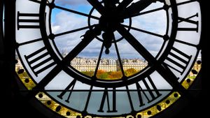 Vue sur Paris depuis la Grande horloge du Musée d’Orsay, Paris, France (© BRUCE BECK/Alamy Stock Photo)(Bing France)