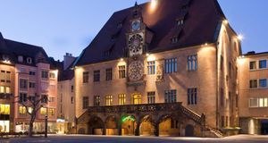 Historisches Rathaus mit astronomischer Uhr, Heilbronn, Baden-Württemberg, Deutschland (©Werner Dieterich/Westend61/Corbis)(Bing Deutschland)