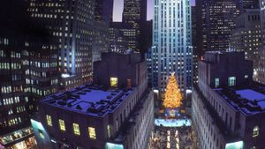 Sapin de Noël du Rockefeller Center à New York, États-Unis (© age fotostock/SuperStock)(Bing France)