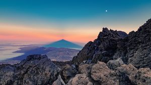 Atardecer en el Parque Nacional del Teide, Santa Cruz de Tenerife, España (© DiegoJose/Adobe Stock)(Bing España)